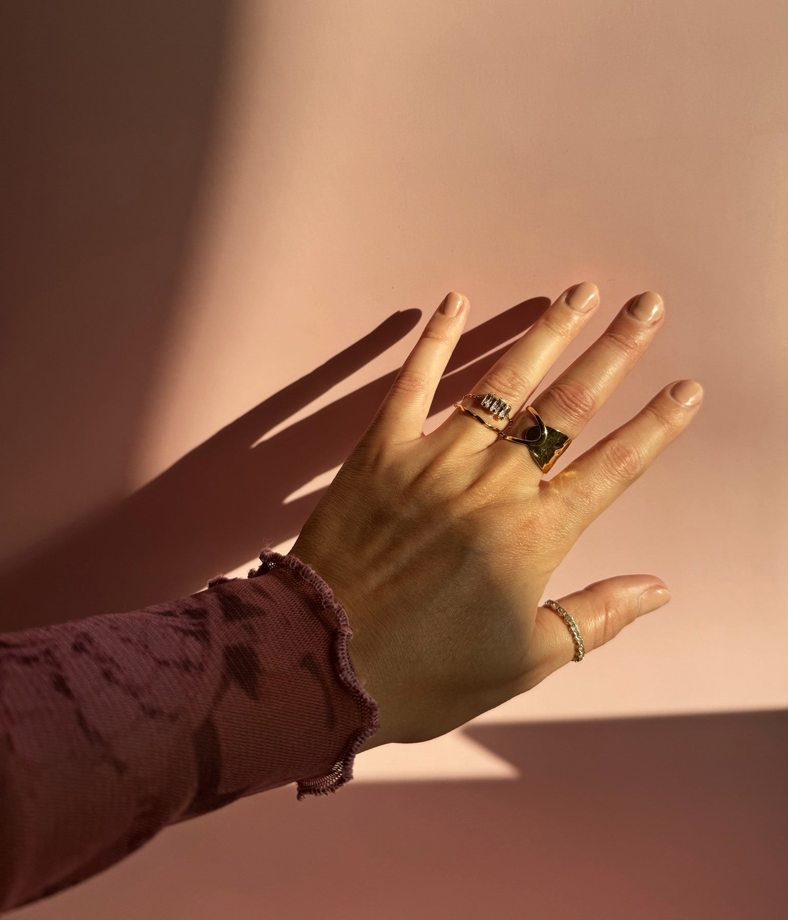Bague ajustable avec oxydes de zirconium, stylée et résistante à l'eau, adaptée à toutes les tailles.